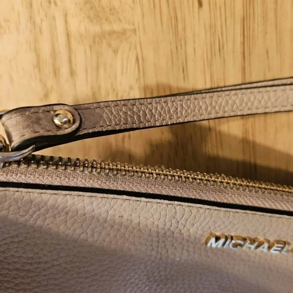 Michael Kors Large Zip Clutch Wristlet Bag Blush Pink Leather Wallet Purse